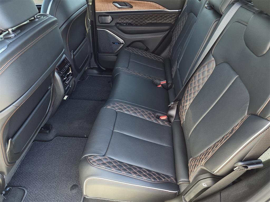 new 2025 Jeep Grand Cherokee car, priced at $57,368