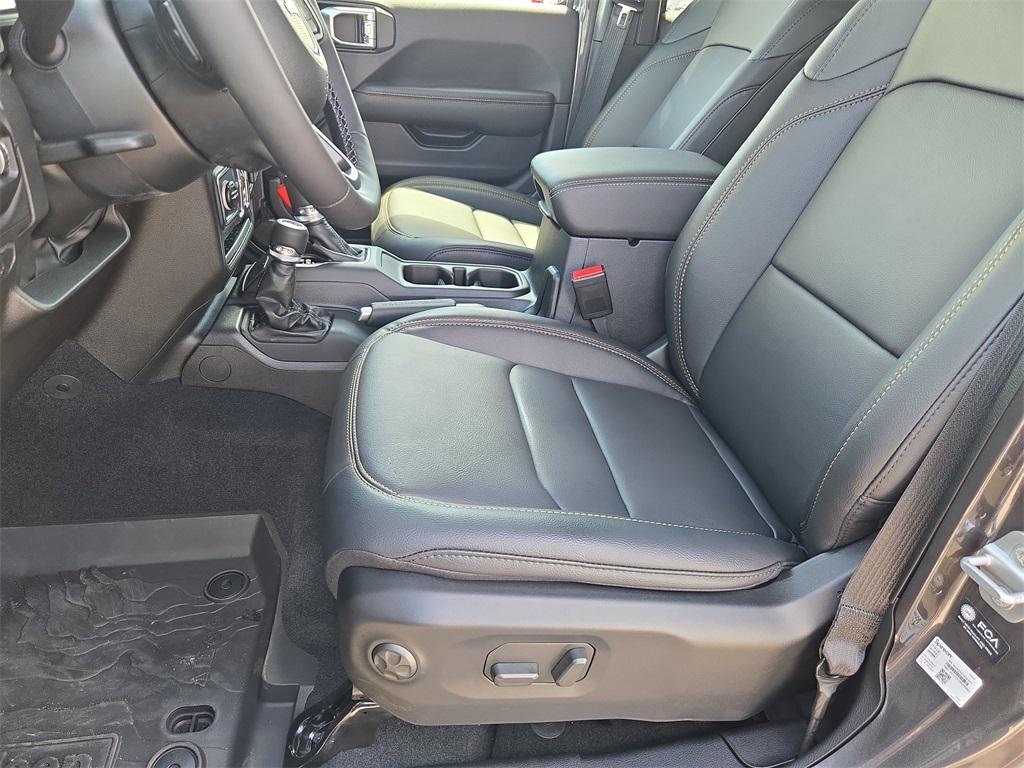 new 2025 Jeep Gladiator car, priced at $39,991