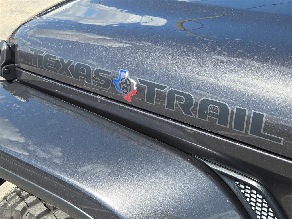 new 2025 Jeep Gladiator car, priced at $39,991