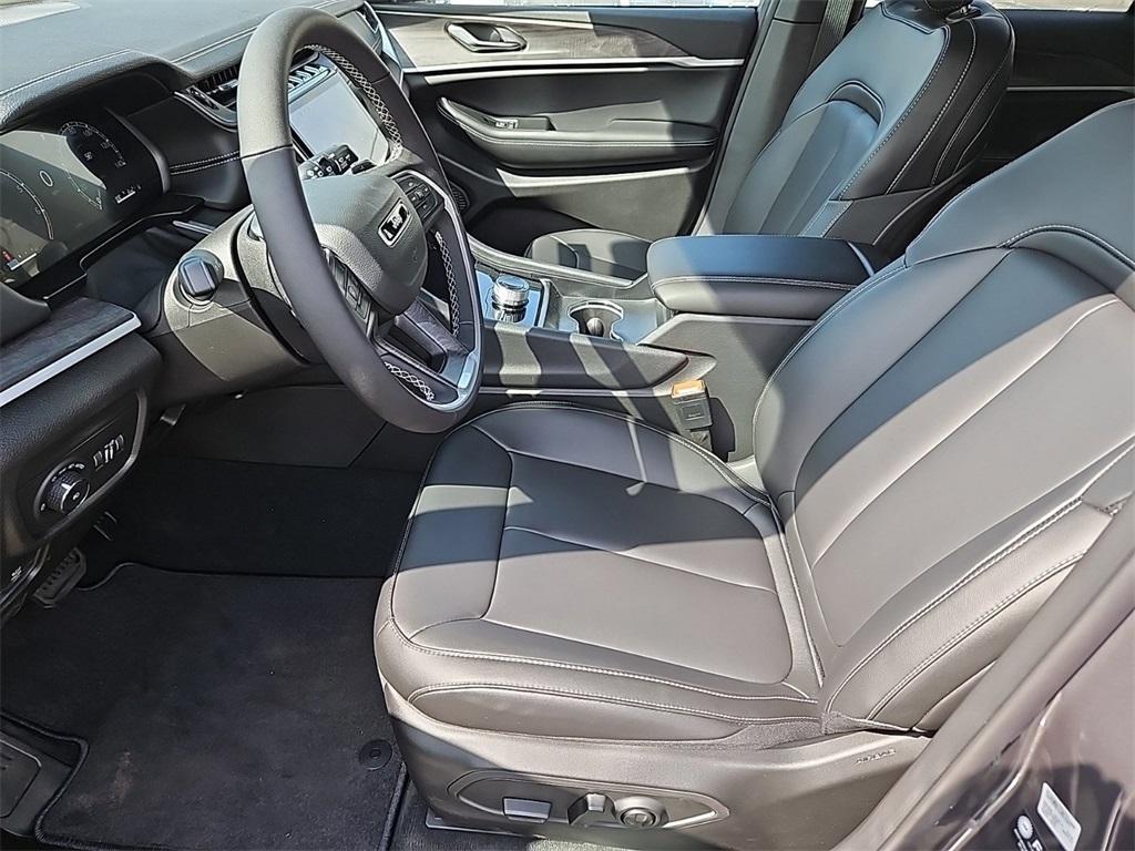 new 2025 Jeep Grand Cherokee car, priced at $40,991