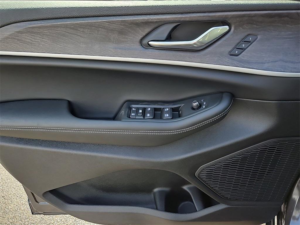 new 2025 Jeep Grand Cherokee car, priced at $40,991