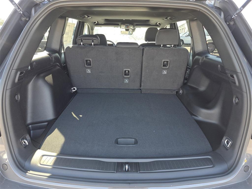 new 2025 Jeep Grand Cherokee car, priced at $33,108