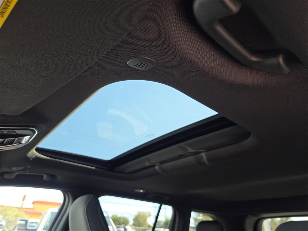 new 2025 Jeep Grand Cherokee car, priced at $33,108