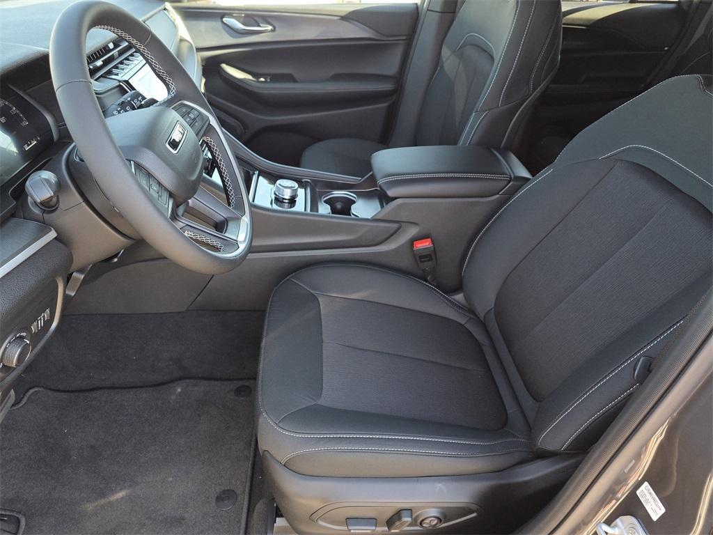 new 2025 Jeep Grand Cherokee car, priced at $33,108