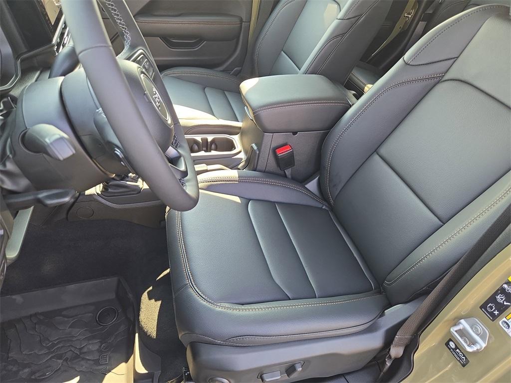 new 2025 Jeep Gladiator car, priced at $44,656
