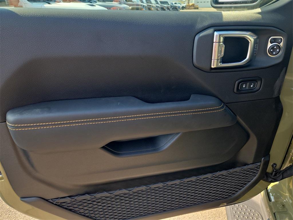 new 2025 Jeep Gladiator car, priced at $44,656