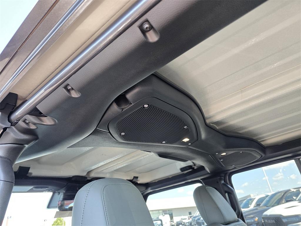new 2025 Jeep Gladiator car, priced at $47,097