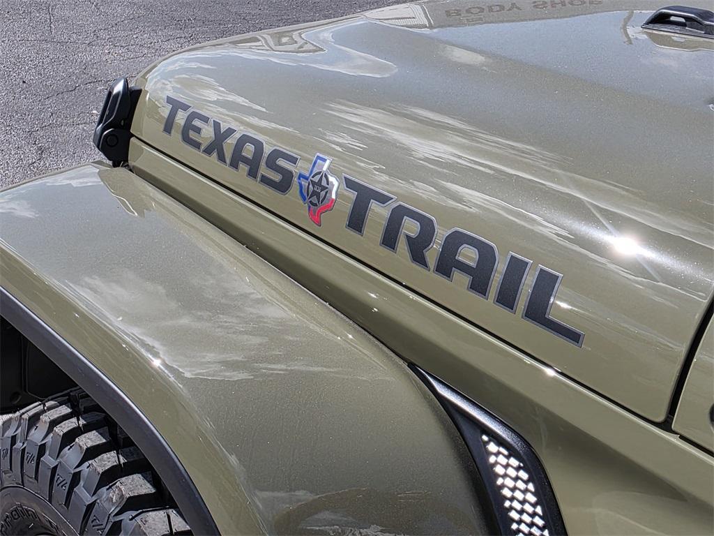 new 2025 Jeep Gladiator car, priced at $41,038