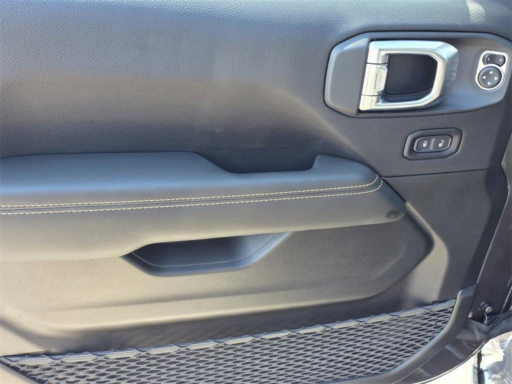 new 2025 Jeep Gladiator car, priced at $42,626