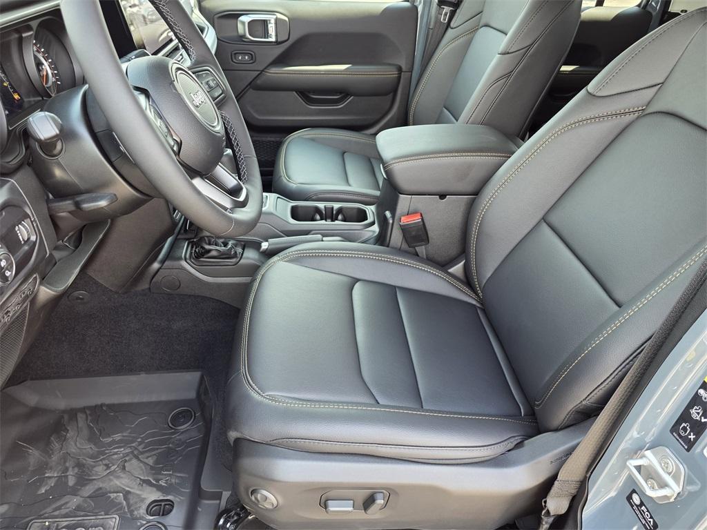 new 2025 Jeep Gladiator car, priced at $42,626