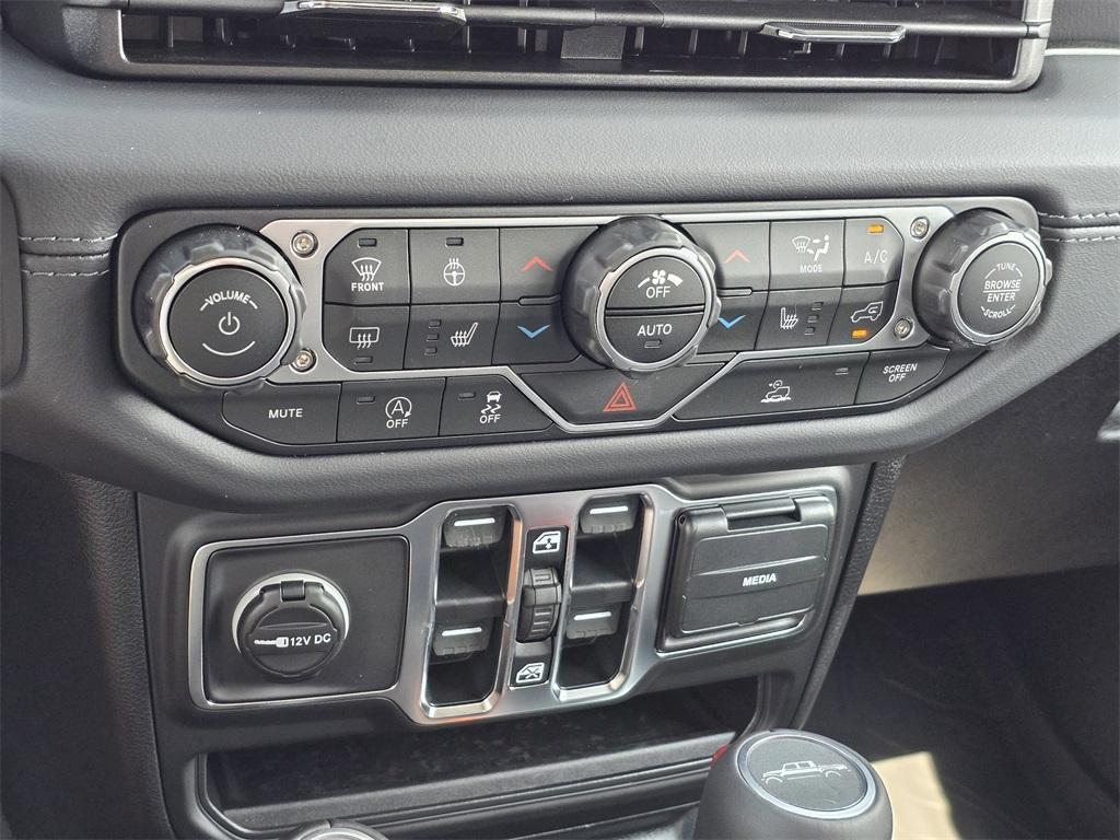 new 2025 Jeep Gladiator car, priced at $42,626