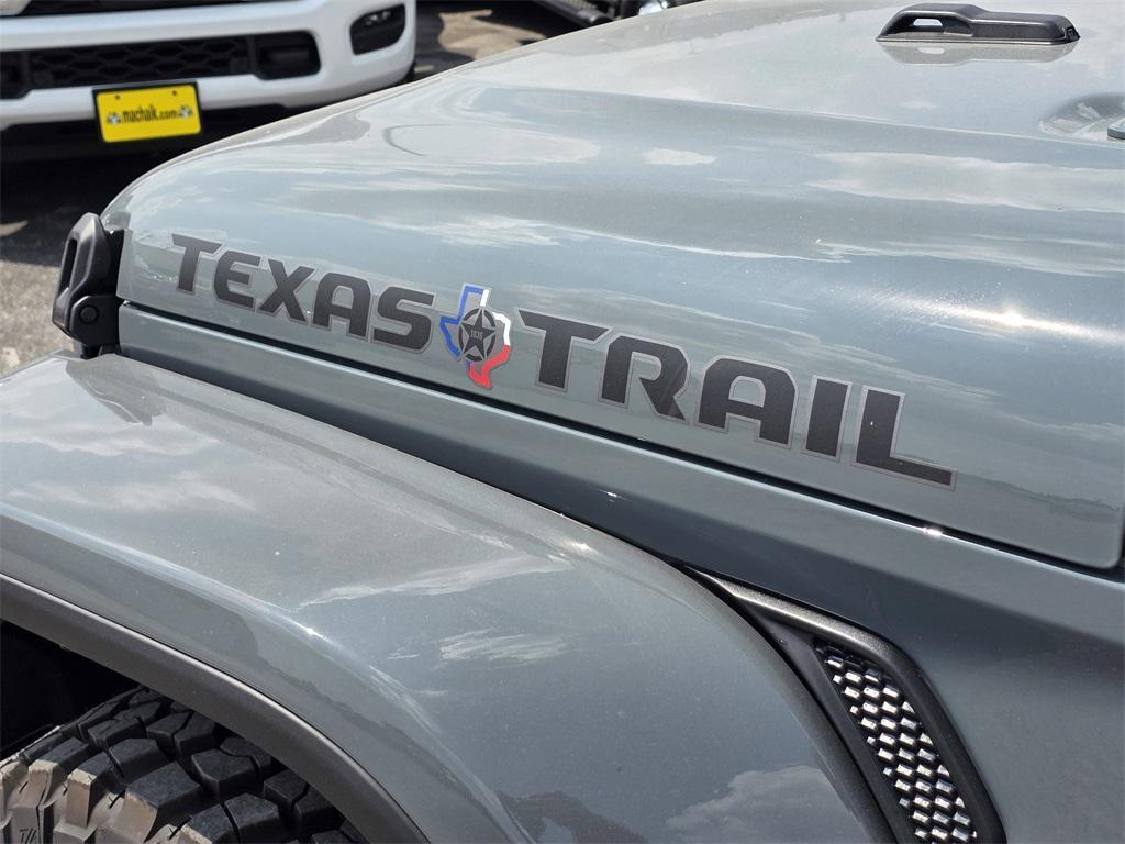 new 2025 Jeep Gladiator car, priced at $42,626