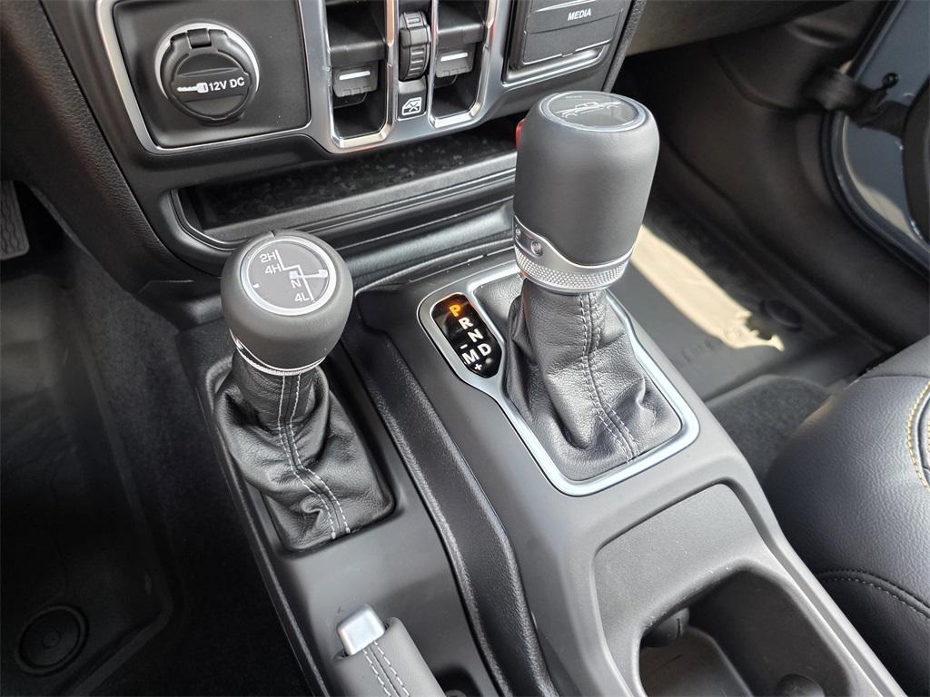 new 2025 Jeep Gladiator car, priced at $42,626