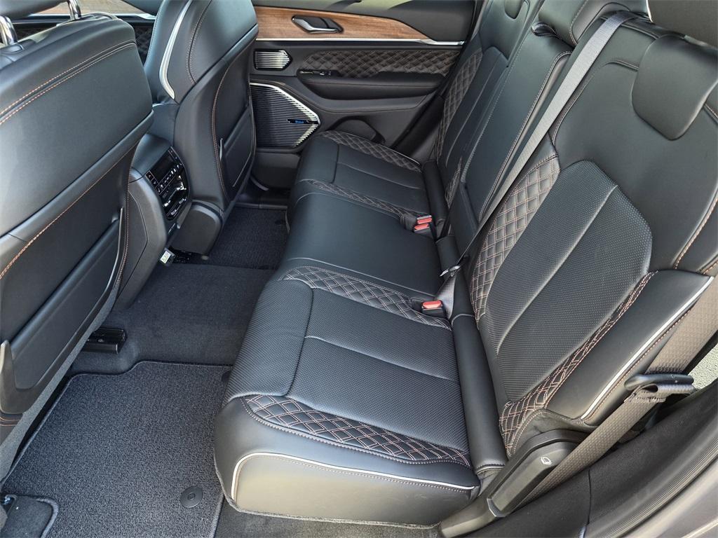 new 2025 Jeep Grand Cherokee car, priced at $57,885