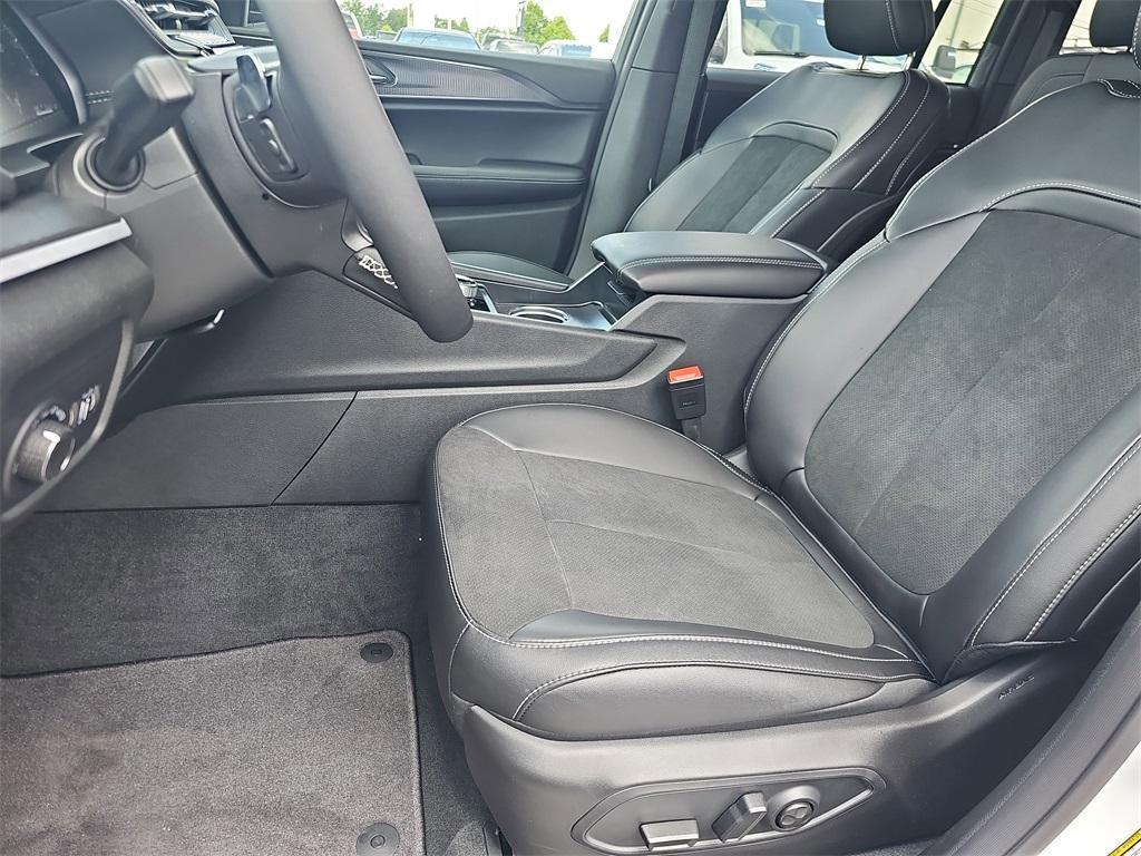 new 2025 Jeep Grand Cherokee car, priced at $37,007