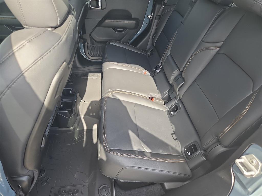 new 2025 Jeep Gladiator car, priced at $39,991