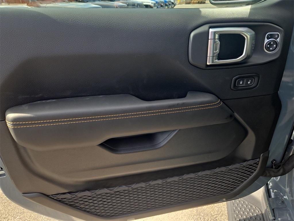 new 2025 Jeep Gladiator car, priced at $39,991