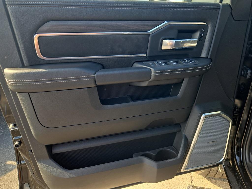 new 2025 Ram 2500 car, priced at $77,662