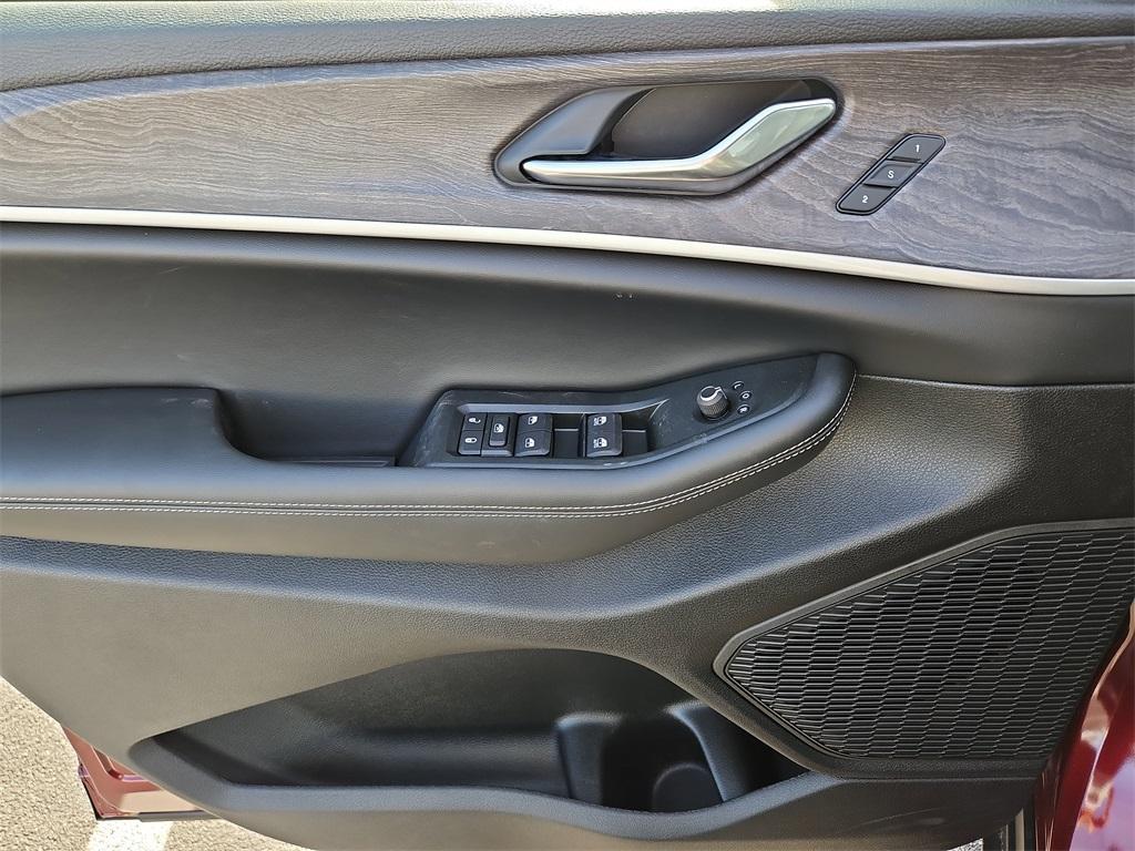 new 2025 Jeep Grand Cherokee car, priced at $41,832