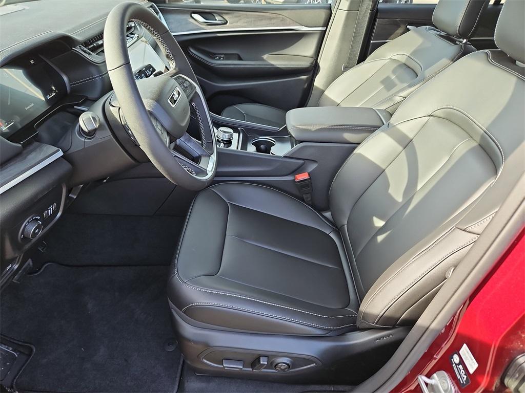 new 2025 Jeep Grand Cherokee car, priced at $41,832