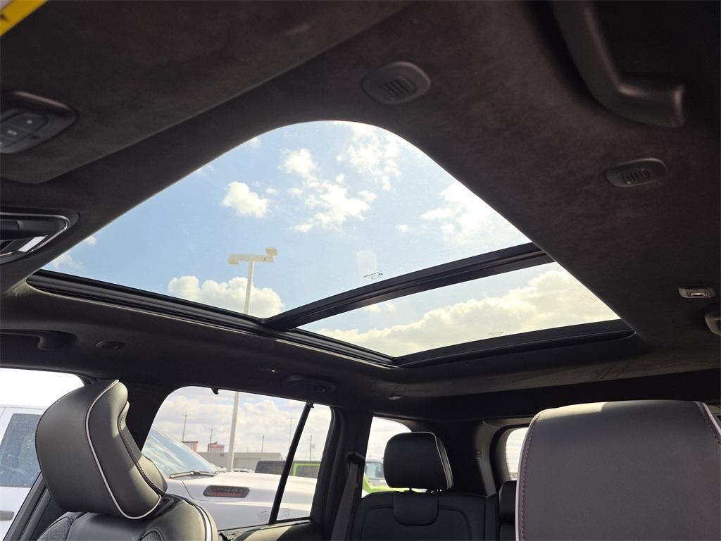 new 2025 Jeep Grand Cherokee car, priced at $57,885