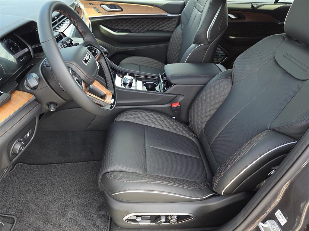 new 2025 Jeep Grand Cherokee car, priced at $57,885