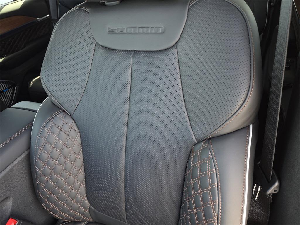 new 2025 Jeep Grand Cherokee car, priced at $57,885