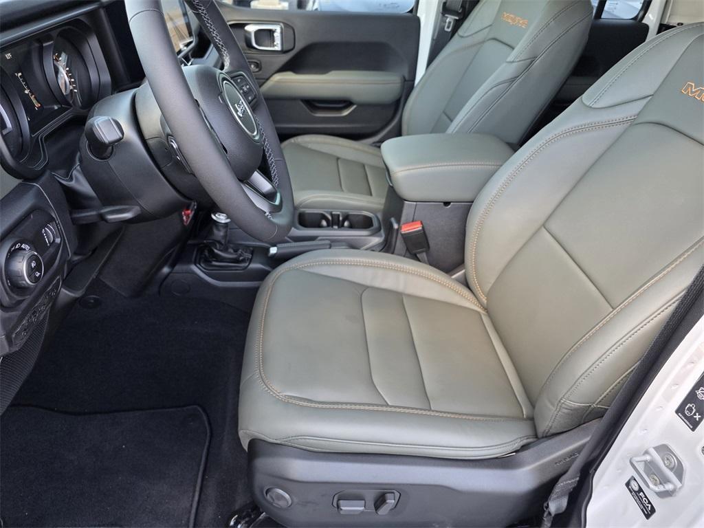 new 2025 Jeep Gladiator car, priced at $46,639