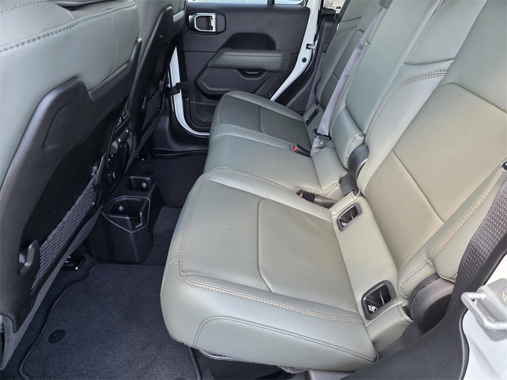 new 2025 Jeep Gladiator car, priced at $46,639