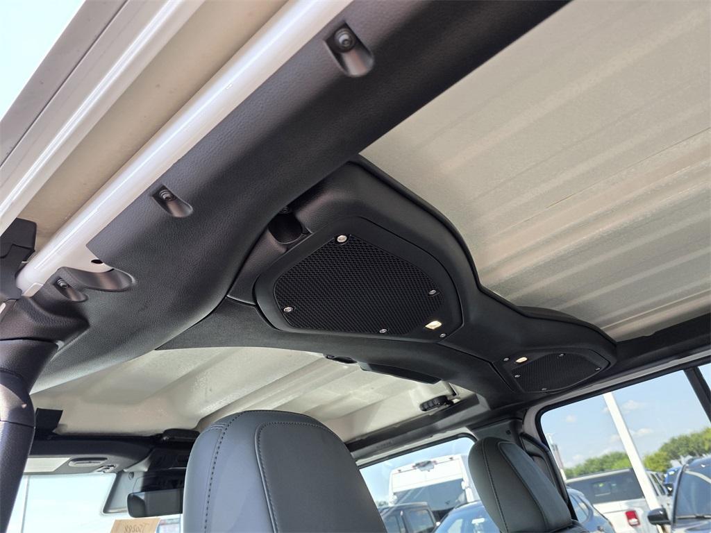 new 2025 Jeep Gladiator car, priced at $46,639