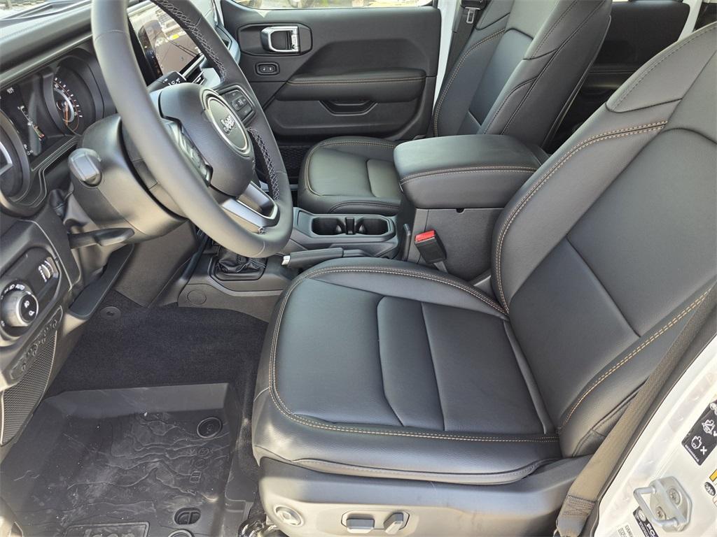 new 2025 Jeep Gladiator car, priced at $42,126