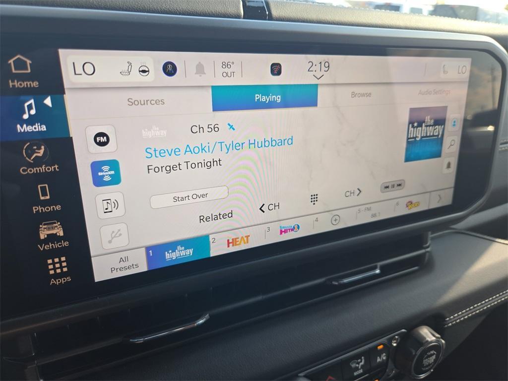 new 2025 Jeep Gladiator car, priced at $41,038