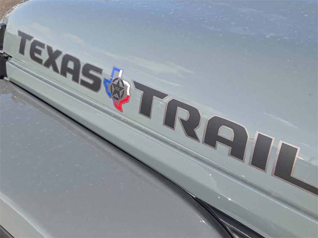 new 2025 Jeep Gladiator car, priced at $41,038