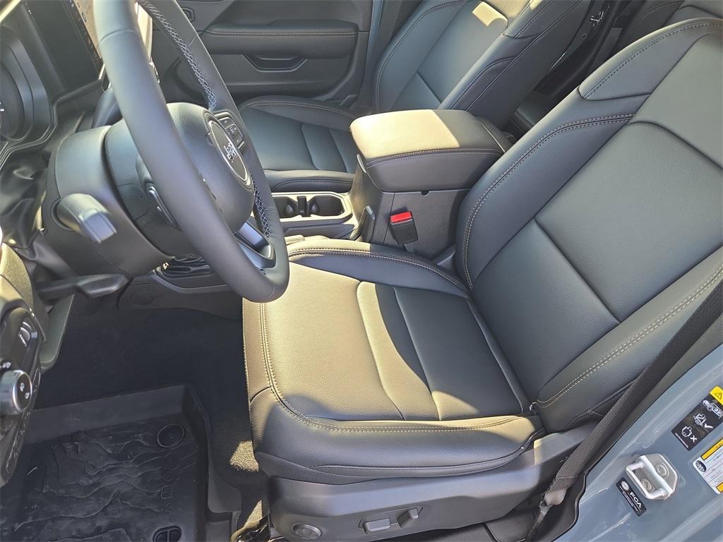 new 2025 Jeep Gladiator car, priced at $41,038