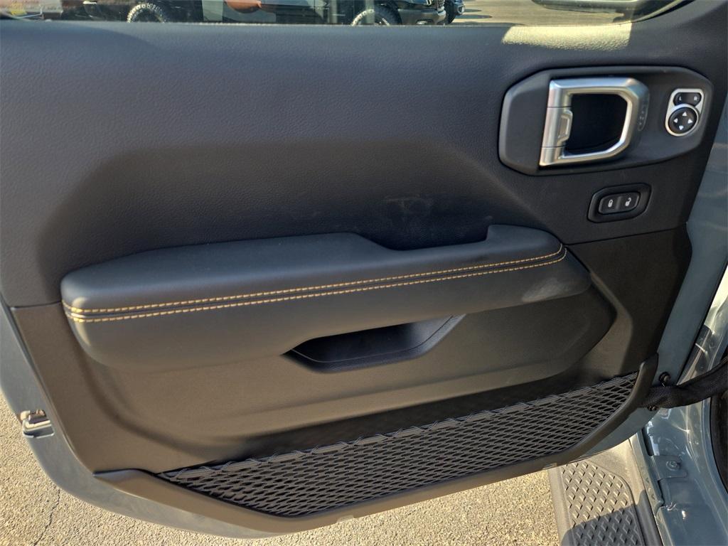 new 2025 Jeep Gladiator car, priced at $41,038