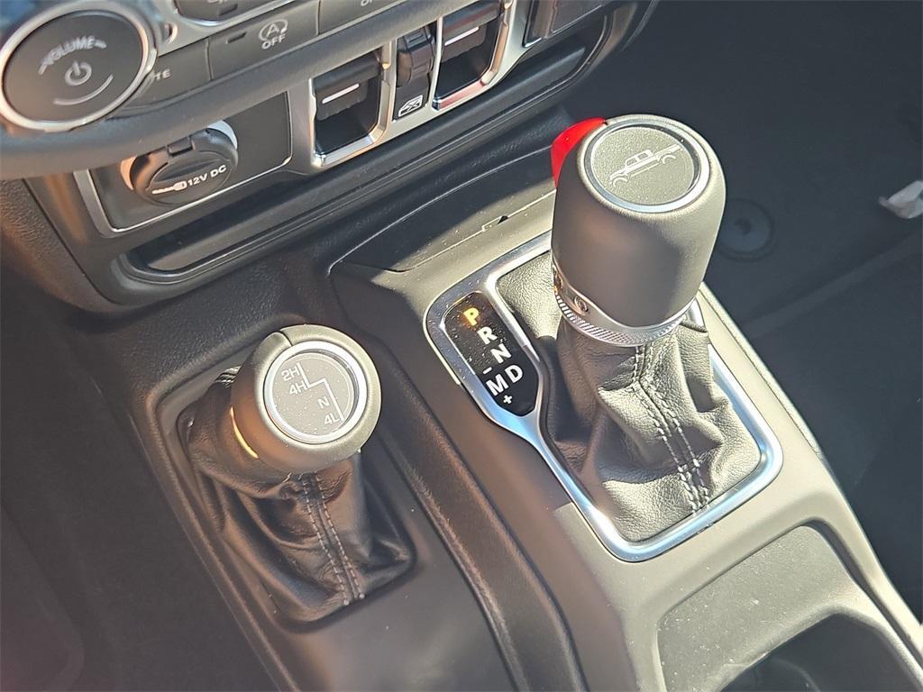 new 2025 Jeep Gladiator car, priced at $41,038