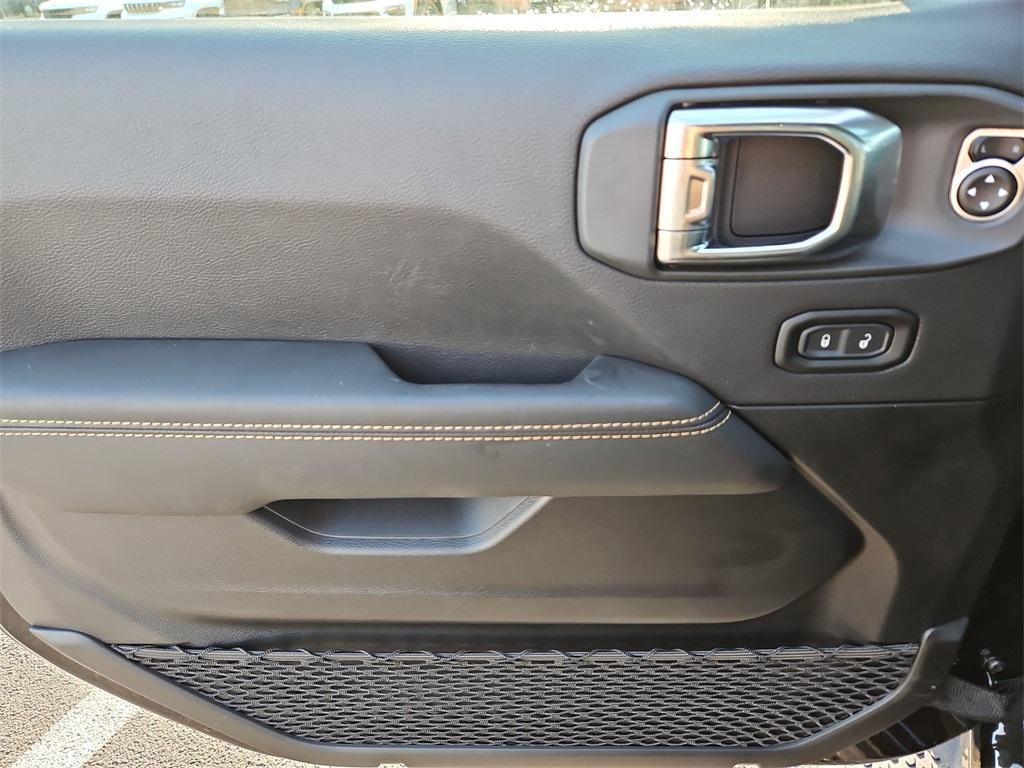 new 2025 Jeep Wrangler car, priced at $48,556