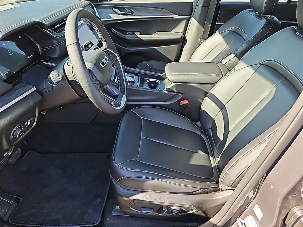 new 2025 Jeep Grand Cherokee car, priced at $38,888