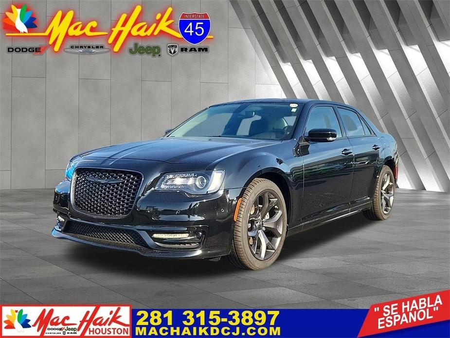 new 2023 Chrysler 300 car, priced at $33,029