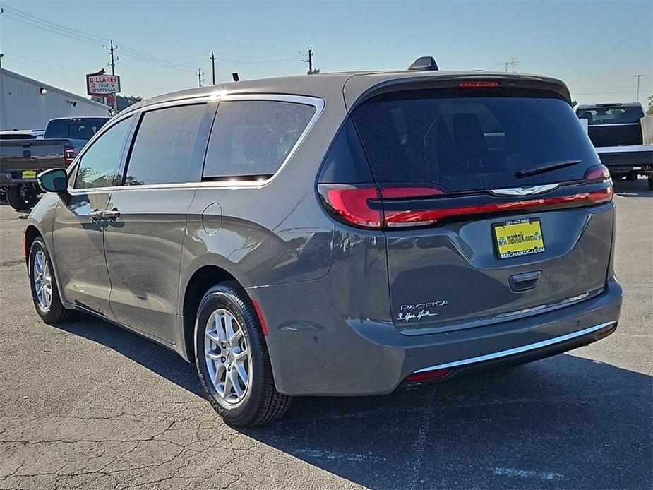 new 2024 Chrysler Pacifica car, priced at $36,782