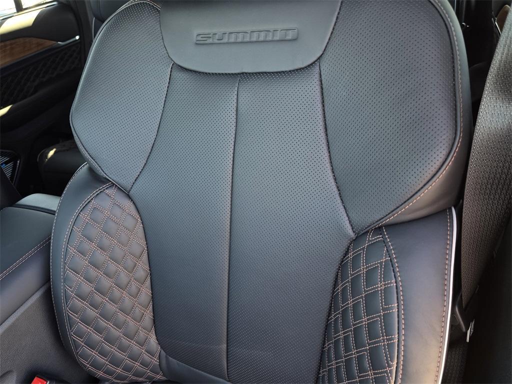 new 2025 Jeep Grand Cherokee car, priced at $57,368