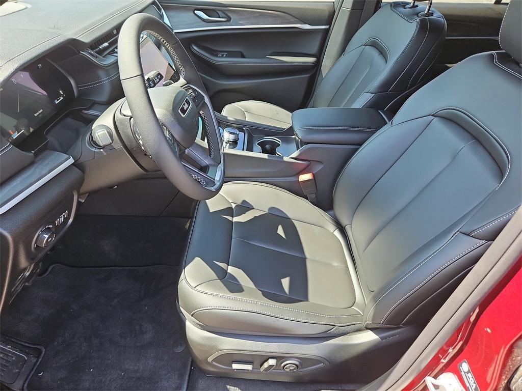 new 2025 Jeep Grand Cherokee car, priced at $40,991