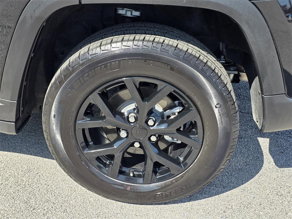 used 2025 Jeep Grand Cherokee car, priced at $36,499
