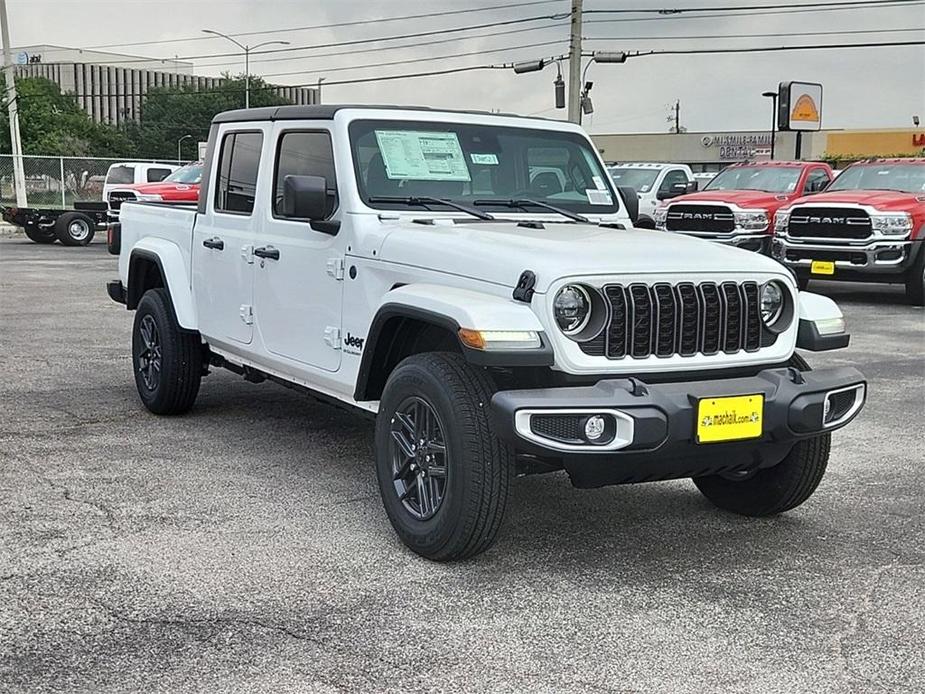 new 2024 Jeep Gladiator car, priced at $43,684