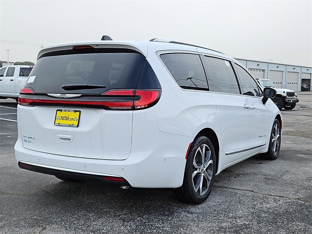 new 2025 Chrysler Pacifica car, priced at $55,930