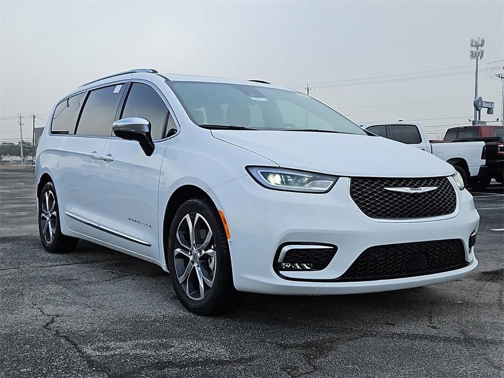 new 2025 Chrysler Pacifica car, priced at $55,930