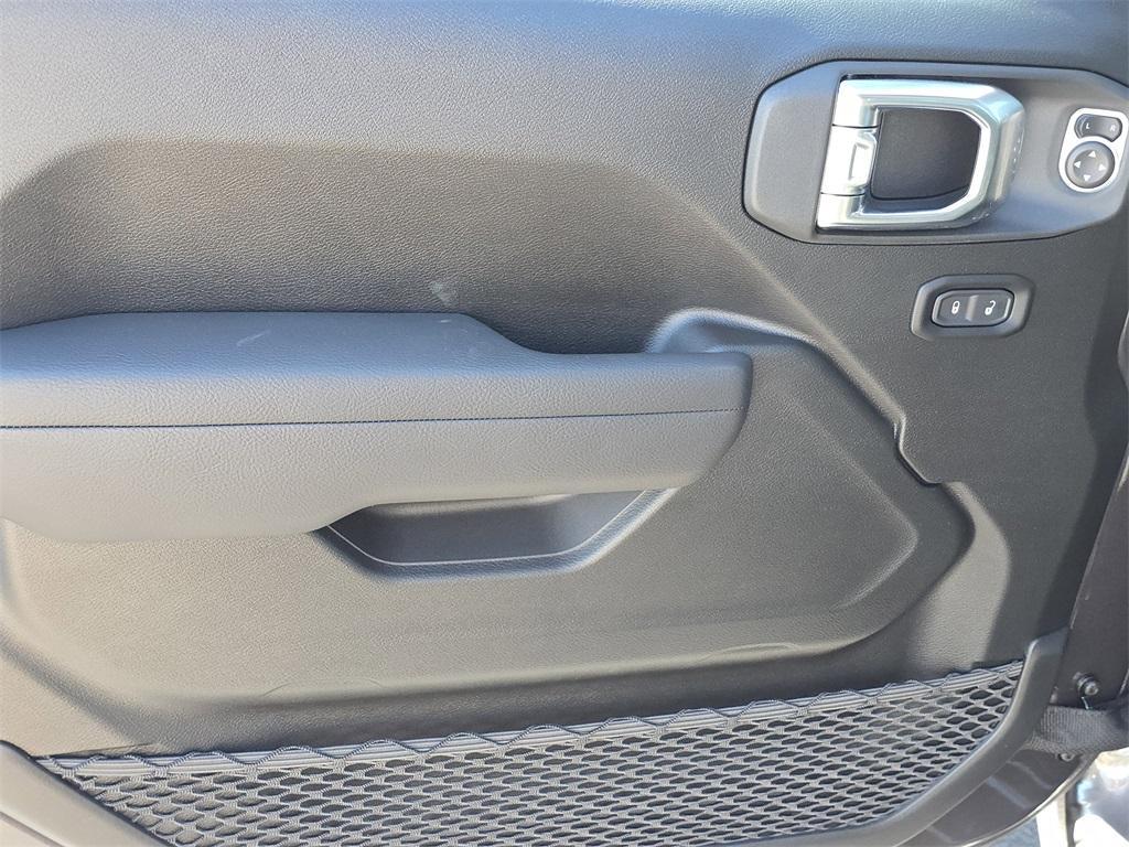 new 2025 Jeep Gladiator car, priced at $39,716