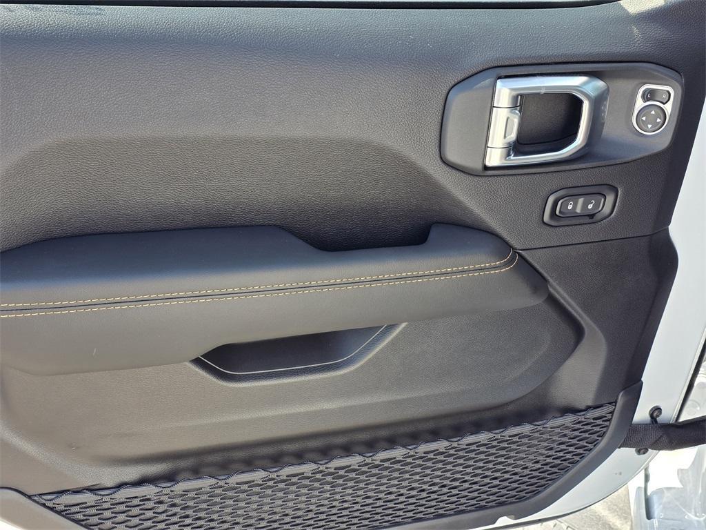 new 2025 Jeep Gladiator car, priced at $40,538