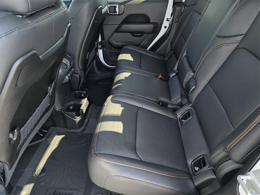 new 2025 Jeep Gladiator car, priced at $40,538