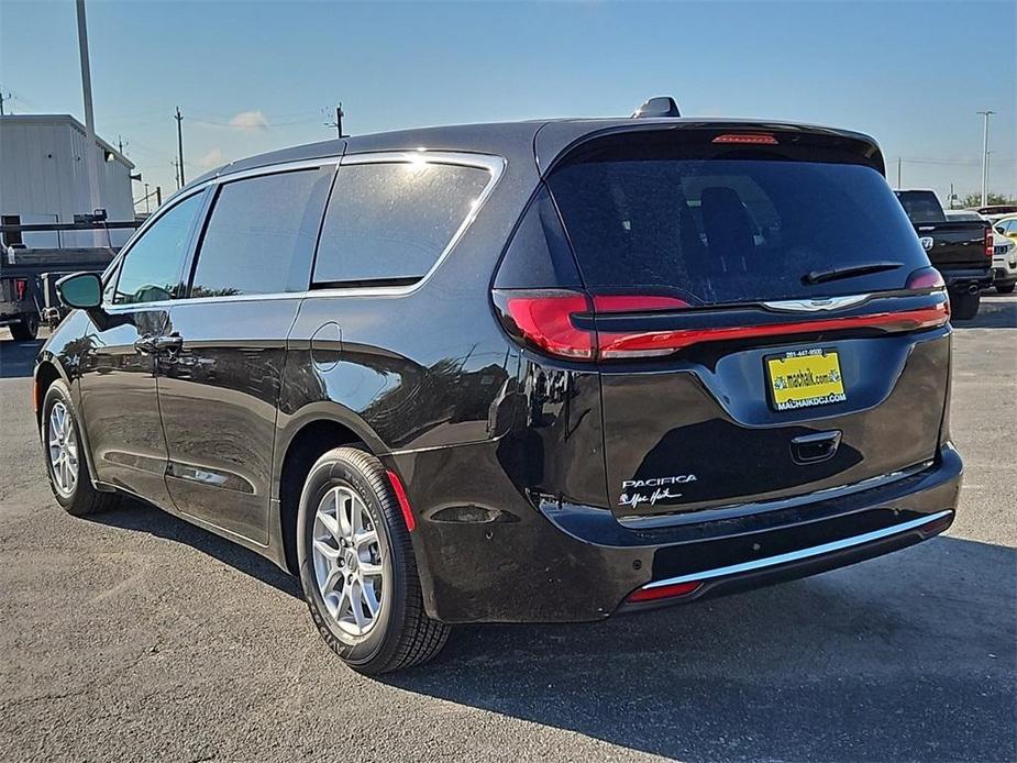 new 2024 Chrysler Pacifica car, priced at $36,381